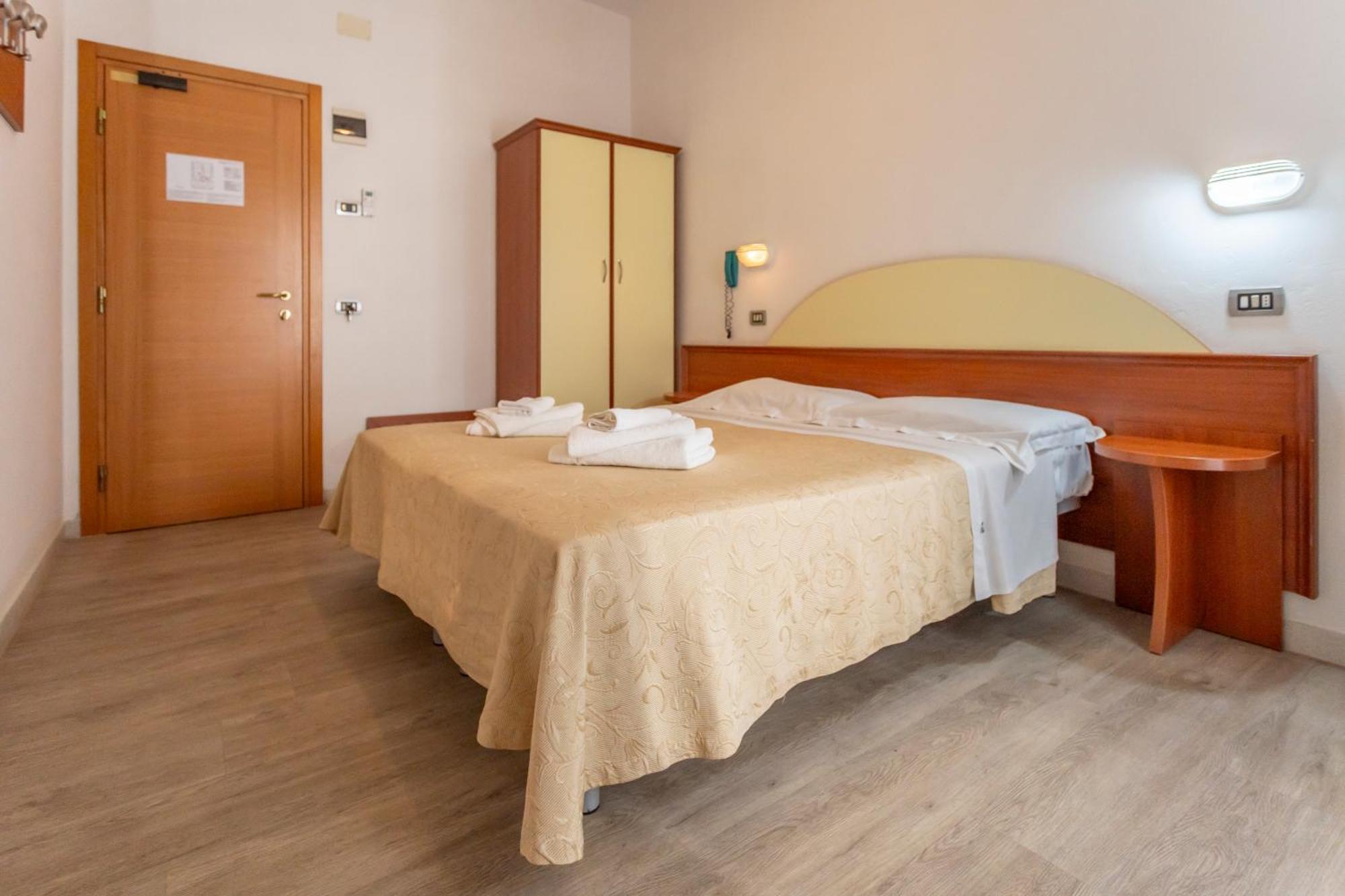 Hotel Clipper Cattolica Exterior photo
