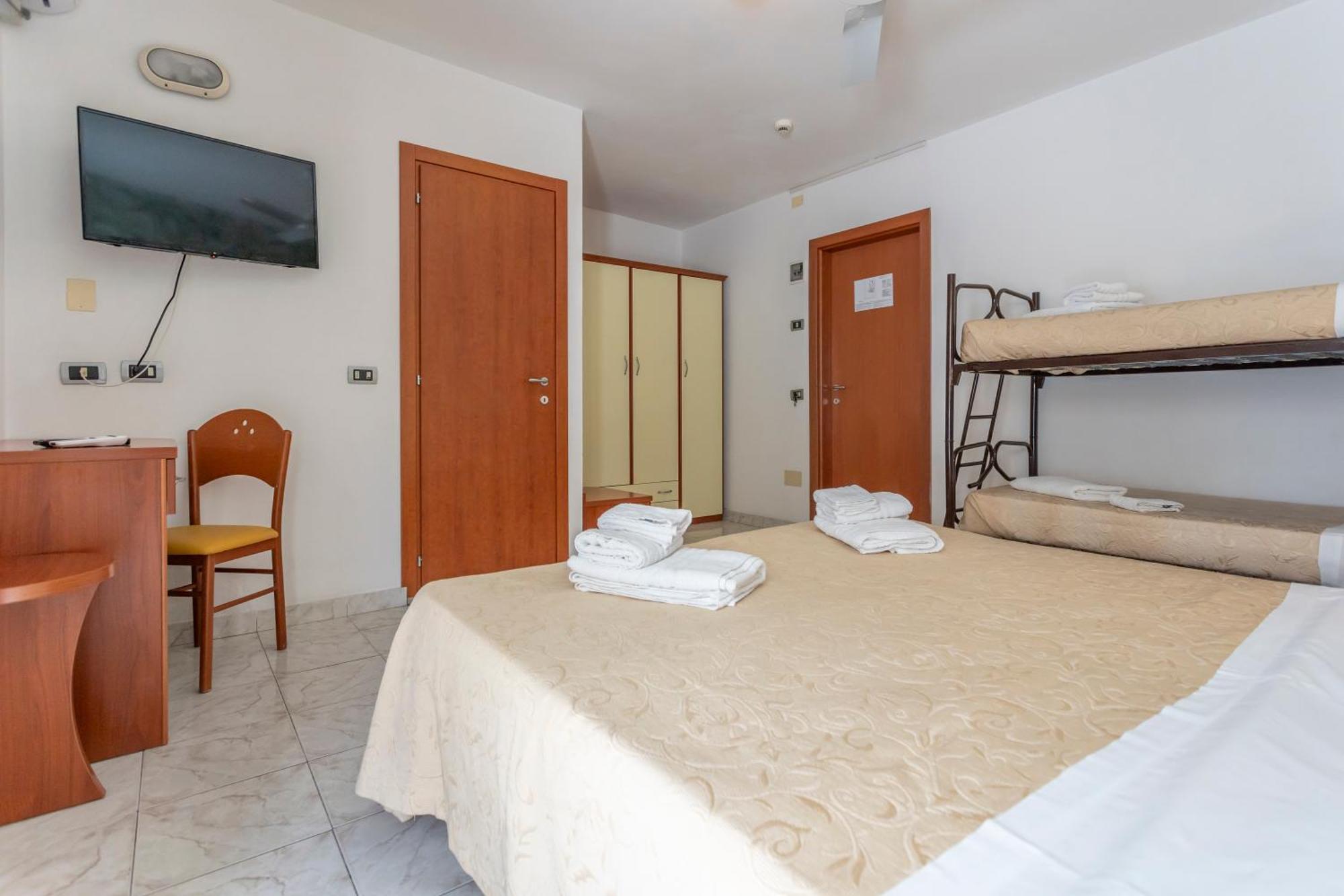 Hotel Clipper Cattolica Exterior photo
